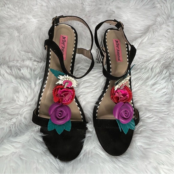 Betsey Johnson Adde Black Sandals Floral Accents and Black/White Heels Size 8. - Picture 2 of 12